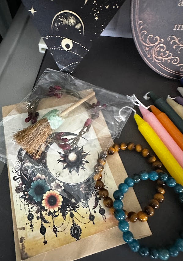 Witchy Boo Basket II – Protection Chant Sign, Esoteric Art, Evil Eye Jewelry & Spell Kit